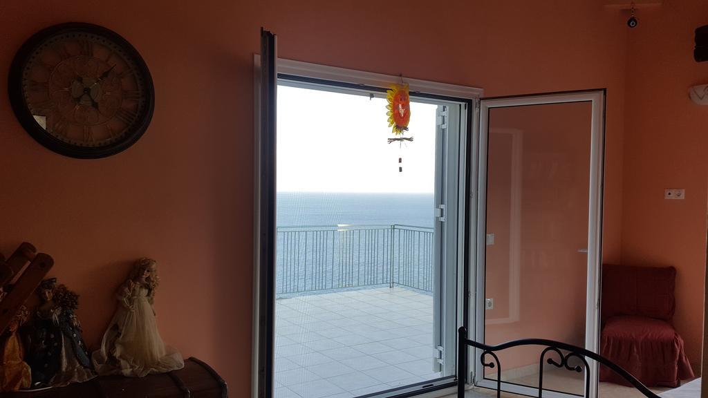 Aegean Balcony Apartment Akhladheri